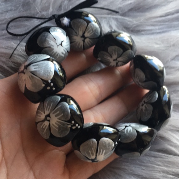 Jewelry - 🆕 kukui nut bracelet🔥bundle only🔥